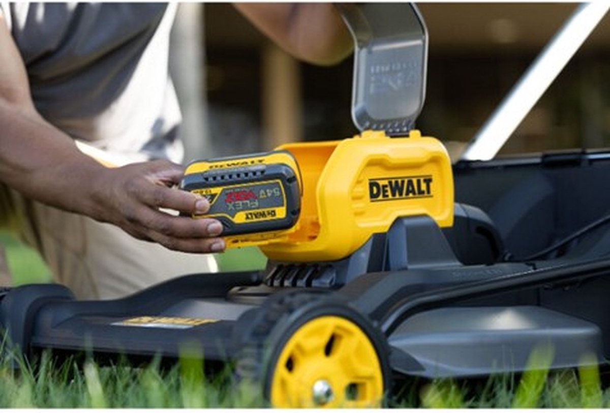 Wat vinden we goed aan de DeWALT DCMWSP550N Accu Grasmaaier 53cm 54V XR FlexVolt