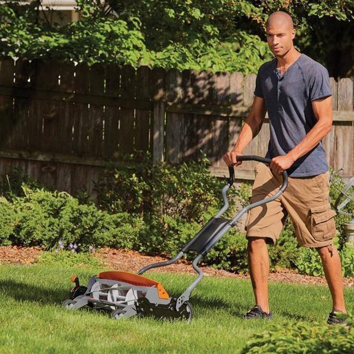 Wat vinden we goed aan de Fiskars StaySharp Max Grasmaaier 46cm inclusief grasopvangbak