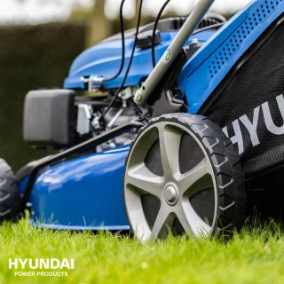 HYUNDAI grasmaaier benzine 51cm 196cc zelfrijdend