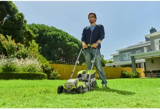 RYOBI ONE+ RLM18X33B40 Grasmaaier + OLT1825M Trimmer Pack 18V