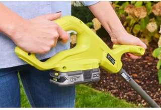 RYOBI ONE+ RLM18X33B40 Grasmaaier + OLT1825M Trimmer Pack 18V