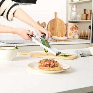 Wat vinden we goed aan de Salter 2 in 1 Mandolin Slice – Interchangeable Stainless-Steel Blades