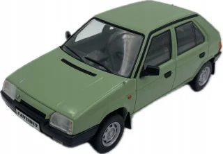 WhiteBox Skoda Favorit 135L 1987 (1:24) — Degelijke die-cast voor verzamelaars