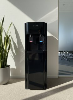 De Waterdispenser Zwart in één oogopslag