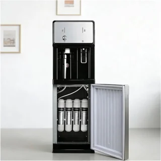Waterkoeler met heetwaterdispenser