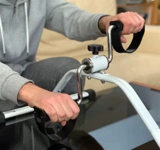 Mini Hometrainer Fiets – Pedal Exerciser – Arm- en Beentrainer – Stoelfiets – Fietstrainer voor Thuis – Verstelbare Weerstand – Senioren Fitnessapparaat