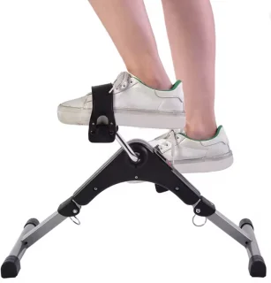 Fietstrainer – Opvouwbare Mini Hometrainer met LCD Scherm, Verstelbare Weerstand & Antislip Pedalen – Stoelfiets voor Armen en Benen