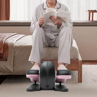 Elektrische mini-hometrainer onder bureau