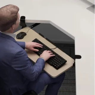 Extendable keyboard- en muistray voor L-vormig hoekbureau