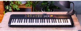 Yamaha PSR-F52 Keyboard
