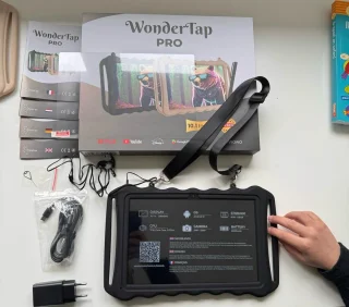 Kindertablet HD+ 10.1 inch Android 13 - Ook voor volwassenen - Google Play - NL apps - Simkaart - Wifi Icl. alle accessoires - 128 GB + 12 GB - Octo core - WonderTap Pro - Zand