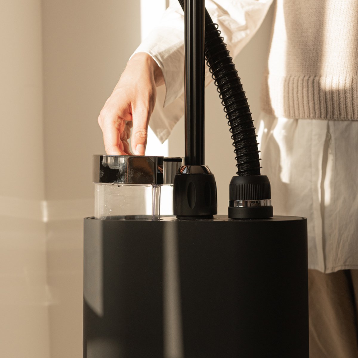 SteamOne Stilys SY70SB kledingstomer zwart