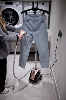 The Luxury Kledingstomer met statief en hanger - Zwart/Roze
