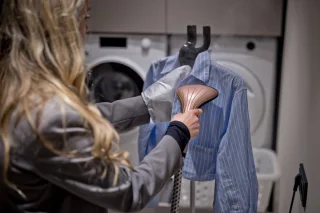The Luxury Kledingstomer met statief en hanger - Zwart/Roze