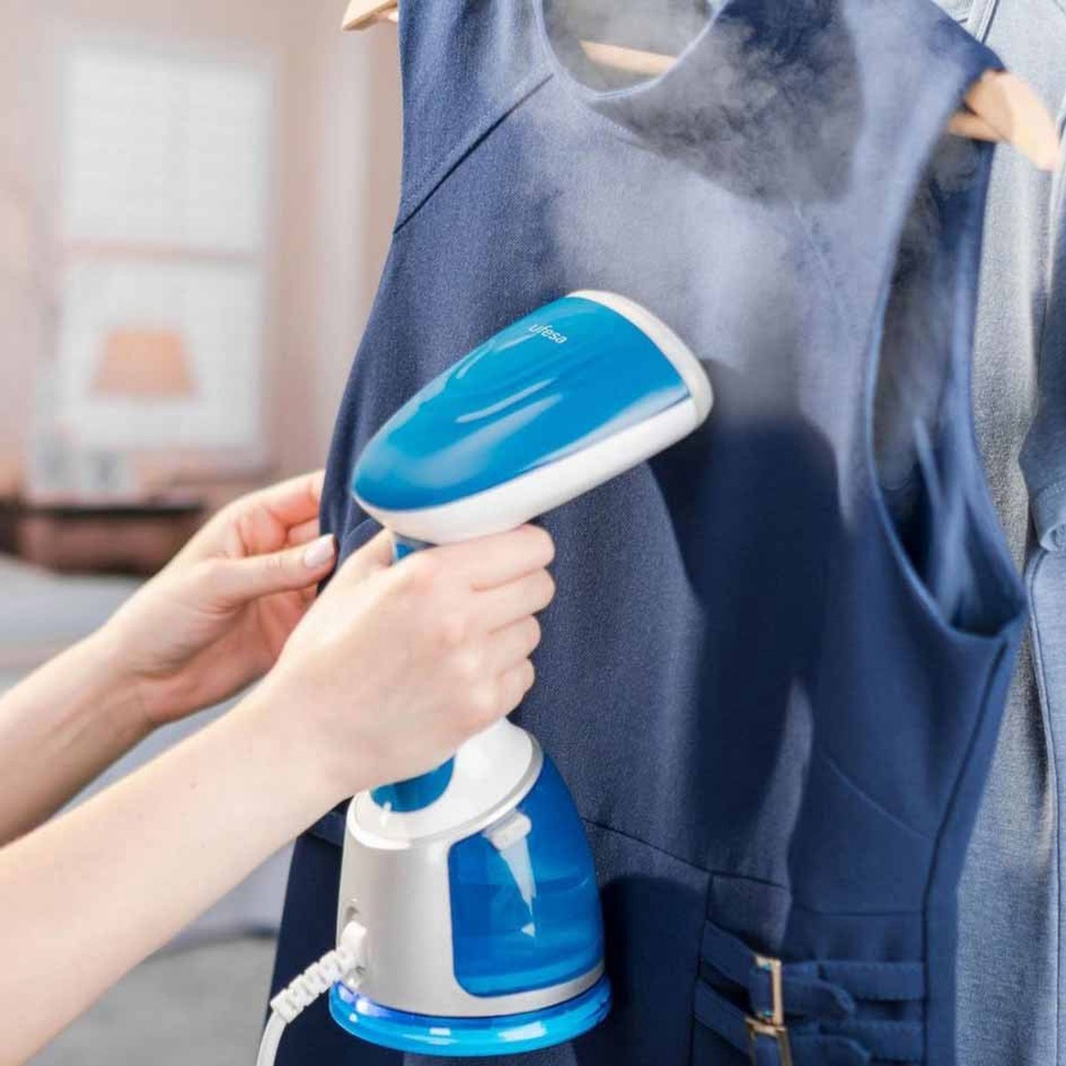 Ufesa GS1700 kledingstomer blauw-wit 1700W 220ml
