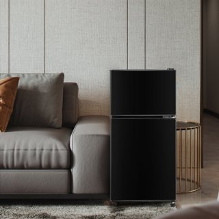 De Koel-vriescombinatie, 86,8 cm hoog, 45,5 cm breed, dubbele deur, met een totaal volume van 60 liter, 22 liter vriesvolume, 38 liter koelvolume. 102 kWh/jaar, ledverlichting. Premium zwart [energieklasse E] in één oogopslag