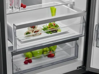 AEG RCB732E5MB koel-vriescombinatie zwart vrijstaand 331 l