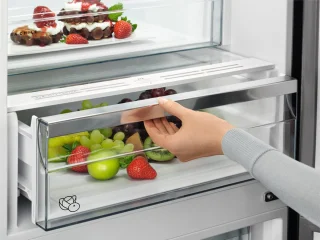 AEG RCB732E5MB koel-vriescombinatie zwart vrijstaand 331 l