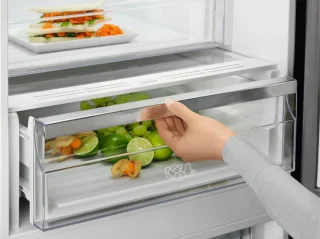 Electrolux LNT7ME34G1 koelvriescombinatie