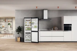 Whirlpool W7X 83T KS koelvriescombinatie zwart 335L