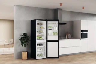 Whirlpool W7X 83T KS koelvriescombinatie zwart 335L