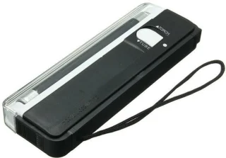 Zwarte zaklamp met muntdetector
