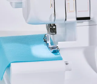 Overlock-naaimachine met 3 of 4 draden en traploze instellingen