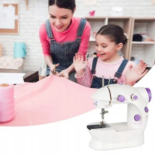 Mini elektrische naaimachine - Twee snelheden - Voetpedaal - Tweenaaldsysteem - Handmatige/automatische bediening - Inclusief bonusaccessoires - Perfect voor snelle reparaties en kleine naaiprojecten