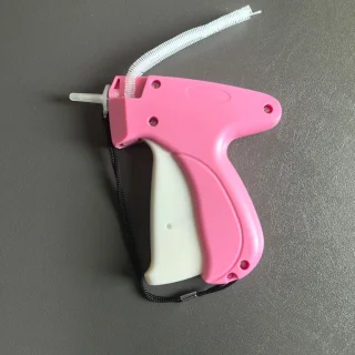 Handnaaimachine - Textiel Gun - Snelle Kledingreparatie - Stoffen Stikken - Naaldloze Stikker - Draadloze Naaimachine - Handzaam Apparaat - Kleding Repareren - Stoffen Lassen - Huishoudelijk Gebruik - Roze Kleur - Complete Set Met Accessoires