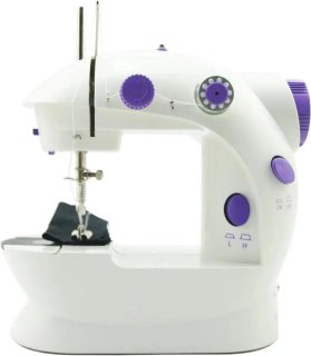 De Mini Naaimachine - Draagbare Naaimachine - Met Naai Kit & Tafeltje - Compact - Wit/Paars - met Pedaal - Draadloos - Incl Draad - met Spoelen en Garen - LED Verlichting - Klein - voor Beginners - Gevorderden - Naaiapparaat in één oogopslag