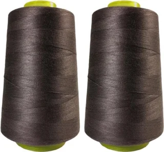2 grote spoelen polyester naaigaren
