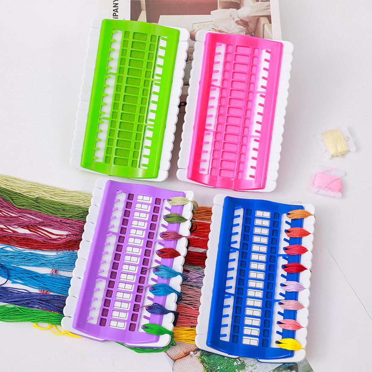 Wat vinden we goed aan de 4x Borduurgaren Organizer 30 Posities - Groen, Blauw, Roze, Paars