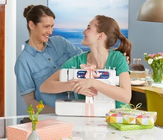 Brother KD144s Kindermachine met aanschuiftafel