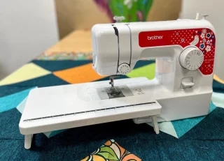Brother KD144s Kindermachine met aanschuiftafel