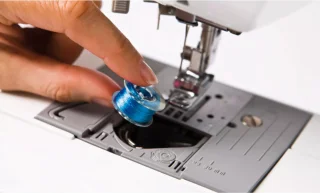 Brother XQ3700 mechanische naaimachine wit/blauw