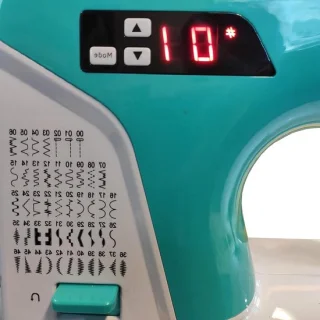 Elektronische naaimachine