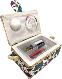 Naaidoos met naai-accessoires