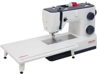 Naaimachine met automatische naaldinrijger, 32 steken