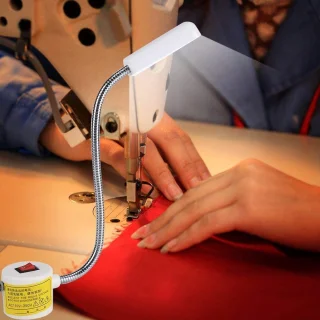 Naaimachinelamp met magnetische montagebasis