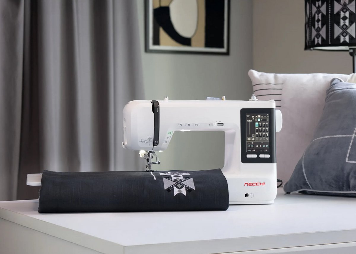 Necchi C700 naaimachine