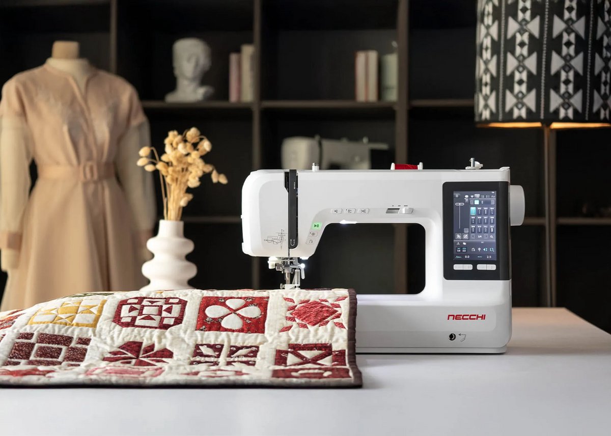 Necchi C700 naaimachine