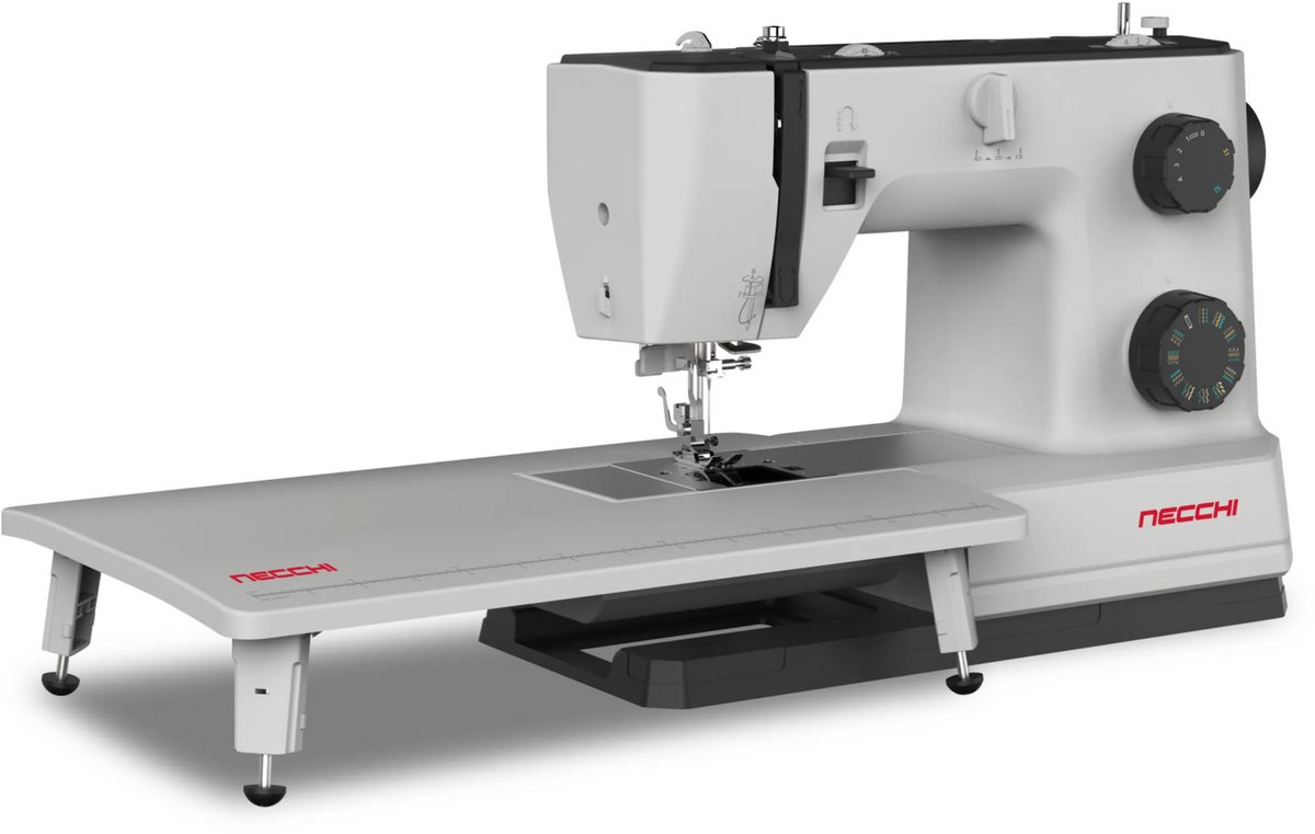 Necchi Q132A naaimachine