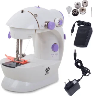 reisnaaimachine met voetpedaal en accessoires