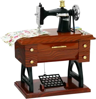 De Retro Mini Naaimachine Muziekdoos (Bruin) in één oogopslag