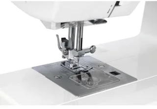 Semi-automatische naaimachine