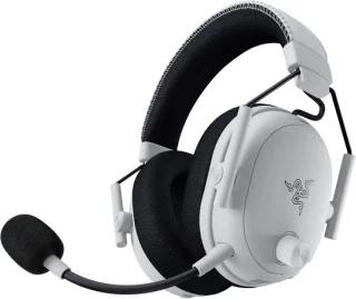 Razer BlackShark V3 Pro gaming headset wit
