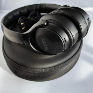 Wuff Draadloze Over-ear Koptelefoon Zwart