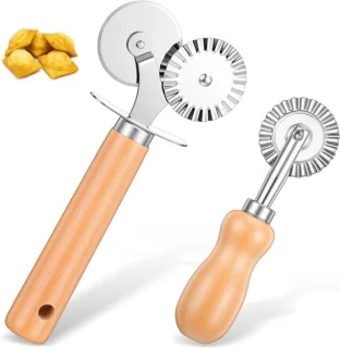 2 Stuks Dubbel geribbelde Deegsnijder RVS met Houten Handvat