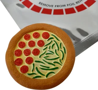 Back to the Future Filmprop Set - Zilveren Verpakkingstas & Pizzamagnetset