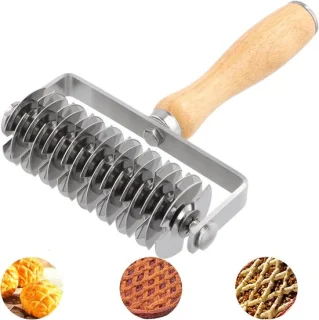 Pasta- en bladerdeegsnijder met houten handvat